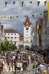 05.07.2026,  Frundsbergfest Mindelheim 2026, Historisches-Fest im Unterallgäu mit tausenden Mitwirkenden. Die Kreisstadt Mindelheim kehrt für eine Woche ins Mittelalter zurück um ihre historische Geschichte zu feiern. Historischer Festzug am Sonntag 5.7.2026 durch die Maximilianstrasse,  