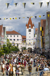 05.07.2026,  Frundsbergfest Mindelheim 2026, Historisches-Fest im Unterallgäu mit tausenden Mitwirkenden. Die Kreisstadt Mindelheim kehrt für eine Woche ins Mittelalter zurück um ihre historische Geschichte zu feiern. Historischer Festzug am Sonntag 5.7.2026 durch die Maximilianstrasse,  
