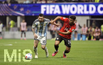 07.07.2026, Fussball Weltmeisterschaft 2026 in den USA, Achtelfinale, Argentinien - Ägypten, im Mercedes-Benz Stadium (Atlanta, GA),  Lionel Messi (li, Argentinien) am Ball gegen Hamdy Fathy (Ägypten)
 

