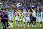 07.07.2026, Fussball Weltmeisterschaft 2026 in den USA, Achtelfinale, Argentinien - Ägypten, im Mercedes-Benz Stadium (Atlanta, GA), Schlussjubel Argentinien, Cristian Romero, Nicolas Otamendi, Valentin Barco, Julian Alvarez, Thiago Almada, 


