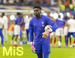 14.07.2026, Fussball Weltmeisterschaft 2026 in den USA, Halbfinale, Frankreich - Spanien, im AT&T Stadium (Dallas (Arlington)),  Torhüter Mike Maignan (Frankreich) nachdenklich beim Aufwärmen.


