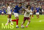 14.07.2026, Fussball Weltmeisterschaft 2026 in den USA, Halbfinale, Frankreich - Spanien, im AT&T Stadium (Dallas (Arlington)), Kylian Mbappe (Frankreich) am Ball gegen Marc Cucurella (Spanien) 


