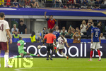 14.07.2026, Fussball Weltmeisterschaft 2026 in den USA, Halbfinale, Frankreich - Spanien, im AT&T Stadium (Dallas (Arlington)), re: Torschuss zum 2:0 von Pedro Porro (Spanien) gegen Torwart Mike Maignan (Frankreich) 


