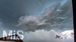 14.07.2026, Mindelheim, Unterallgäu, Heftiges Gewitter mit Hagel und Sturm ging am Abend über der Stadt Mindelheim im Unterallgäu (Bayern) nieder. Hier die Sturmfront mit extremer Wolken-Walze und dem Regen dahinter.