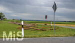 15.07.2026, Bad Wörishofen, Unterallgäu, Schäden nach dem heftigen Gewittersturm mit Hagel am vergangenen Abend über der Stadt Bad Wörishofen im Unterallgäu (Bayern). Im Ortsteil Stockheim wurde der Sichtschutzzaun an einer Kreuzung umgeweht.