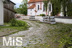 15.07.2026, Bad Wörishofen, Unterallgäu, Schäden nach dem heftigen Gewittersturm mit Hagel am vergangenen Abend über der Stadt Bad Wörishofen im Unterallgäu (Bayern). Abgebrochene Äste liegen auf dem Boden, hier im Ortsteil Stockheim.
