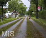 15.07.2026, Bad Wörishofen, Unterallgäu, Schäden nach dem heftigen Gewittersturm mit Hagel am vergangenen Abend über der Stadt Bad Wörishofen im Unterallgäu (Bayern). Die Strassen sind voller Grünzeug das der Sturm von den Bäumen geweht hat. Hier in der Gartenstadt.