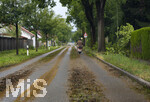 15.07.2026, Bad Wörishofen, Unterallgäu, Schäden nach dem heftigen Gewittersturm mit Hagel am vergangenen Abend über der Stadt Bad Wörishofen im Unterallgäu (Bayern). Die Strassen sind voller Grünzeug das der Sturm von den Bäumen geweht hat. Hier in der Gartenstadt.