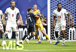 15.07.2026, Fussball Weltmeisterschaft 2026 in den USA, Halbfinale, England - Argentinien, im Mercedes-Benz Stadium (Atlanta, GA),  Giuliano Simeone (ARG) gegen Torwart Jordan Pickford (England) 
 

