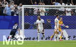 15.07.2026, Fussball Weltmeisterschaft 2026 in den USA, Halbfinale, England - Argentinien, im Mercedes-Benz Stadium (Atlanta, GA),  li: Lautaro martinez (ARG) dreht jubelnd ab, re: Ezri Konsa (England) und Torwart Jordan Pickford (England) frustriert
 

