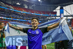 15.07.2026, Fussball Weltmeisterschaft 2026 in den USA, Halbfinale, England - Argentinien, im Mercedes-Benz Stadium (Atlanta, GA),  Lisandro Martinez (ARG) nach dem Spiel mit Nationalflagge.
 

