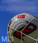 17.07.2026, Fussball 1. Bundesliga 2026/2027,  Torfabrik der offizielle Spielball von adidas für die Saison 26/27. Detailshooting, der Ball landet im Tornetz. Das DFL-Logo ist aufgedruckt zu sehen.