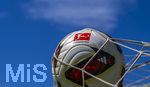 17.07.2026, Fussball 1. Bundesliga 2026/2027,  Torfabrik der offizielle Spielball von adidas für die Saison 26/27. Detailshooting, der Ball landet im Tornetz. Das DFL-Logo ist aufgedruckt zu sehen.