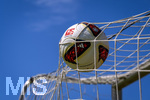 17.07.2026, Fussball 1. Bundesliga 2026/2027,  Torfabrik der offizielle Spielball von adidas für die Saison 26/27. Detailshooting, der Ball landet im Tornetz. Das DFL-Logo ist aufgedruckt zu sehen.