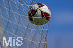 17.07.2026, Fussball 1. Bundesliga 2026/2027,  Torfabrik der offizielle Spielball von adidas für die Saison 26/27. Detailshooting, der Ball landet im Tornetz. 