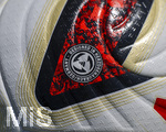 17.07.2026, Fussball 1. Bundesliga 2026/2027,  Torfabrik der offizielle Spielball von adidas für die Saison 26/27. Detailshooting, der Ball liegt auf dem Rasen.Designed in Herzogenaurach / Germany steht aufgedruckt auf dem Ball 