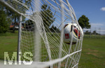 17.07.2026, Fussball 1. Bundesliga 2026/2027,  Torfabrik der offizielle Spielball von adidas für die Saison 26/27. Detailshooting, der Ball landet im Tornetz.   