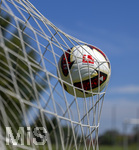 17.07.2026, Fussball 1. Bundesliga 2026/2027,  Torfabrik der offizielle Spielball von adidas für die Saison 26/27. Detailshooting, der Ball landet im Tornetz.  
