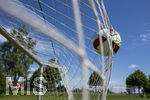 17.07.2026, Fussball 1. Bundesliga 2026/2027,  Torfabrik der offizielle Spielball von adidas für die Saison 26/27. Detailshooting, der Ball landet im Tornetz.   