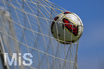 17.07.2026, Fussball 1. Bundesliga 2026/2027,  Torfabrik der offizielle Spielball von adidas für die Saison 26/27. Detailshooting, der Ball landet im Tornetz.   