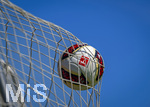 17.07.2026, Fussball 1. Bundesliga 2026/2027,  Torfabrik der offizielle Spielball von adidas für die Saison 26/27. Detailshooting, der Ball landet im Tornetz.  Das DFL Logo ist zu sehen.