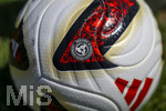 17.07.2026, Fussball 1. Bundesliga 2026/2027,  Torfabrik der offizielle Spielball von adidas für die Saison 26/27. Detailshooting, der Ball liegt auf dem Rasen.Designed in Herzogenaurach / Germany steht aufgedruckt auf dem Ball 