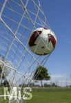 17.07.2026, Fussball 1. Bundesliga 2026/2027,  Torfabrik der offizielle Spielball von adidas für die Saison 26/27. Detailshooting, der Ball landet im Tornetz.   