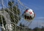 17.07.2026, Fussball 1. Bundesliga 2026/2027,  Torfabrik der offizielle Spielball von adidas für die Saison 26/27. Detailshooting, der Ball landet im Tornetz.  