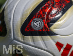 17.07.2026, Fussball 1. Bundesliga 2026/2027,  Torfabrik der offizielle Spielball von adidas für die Saison 26/27. Detailshooting, der Ball liegt auf dem Rasen.Designed in Herzogenaurach / Germany steht aufgedruckt auf dem Ball 
