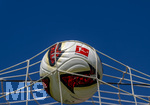 17.07.2026, Fussball 1. Bundesliga 2026/2027,  Torfabrik der offizielle Spielball von adidas für die Saison 26/27. Detailshooting, der Ball landet im Tornetz.  Das DFL Logo ist zu sehen.