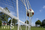 17.07.2026, Fussball 1. Bundesliga 2026/2027,  Torfabrik der offizielle Spielball von adidas für die Saison 26/27. Detailshooting, der Ball landet im Tornetz.   