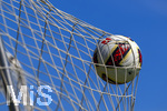 17.07.2026, Fussball 1. Bundesliga 2026/2027,  Torfabrik der offizielle Spielball von adidas für die Saison 26/27. Detailshooting, der Ball landet im Tornetz.  Das DFL Logo ist zu sehen.