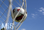 17.07.2026, Fussball 1. Bundesliga 2026/2027,  Torfabrik der offizielle Spielball von adidas für die Saison 26/27. Detailshooting, der Ball landet im Tornetz.   