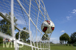 17.07.2026, Fussball 1. Bundesliga 2026/2027,  Torfabrik der offizielle Spielball von adidas für die Saison 26/27. Detailshooting, der Ball landet im Tornetz.   