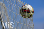 17.07.2026, Fussball 1. Bundesliga 2026/2027,  Torfabrik der offizielle Spielball von adidas für die Saison 26/27. Detailshooting, der Ball landet im Tornetz.   