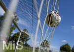17.07.2026, Fussball 1. Bundesliga 2026/2027,  Torfabrik der offizielle Spielball von adidas für die Saison 26/27. Detailshooting, der Ball landet im Tornetz.   