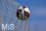 17.07.2026, Fussball 1. Bundesliga 2026/2027,  Torfabrik der offizielle Spielball von adidas für die Saison 26/27. Detailshooting, der Ball landet im Tornetz.   