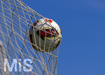 17.07.2026, Fussball 1. Bundesliga 2026/2027,  Torfabrik der offizielle Spielball von adidas für die Saison 26/27. Detailshooting, der Ball landet im Tornetz.    Das DFL Logo ist zu sehen.