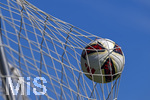 17.07.2026, Fussball 1. Bundesliga 2026/2027,  Torfabrik der offizielle Spielball von adidas für die Saison 26/27. Detailshooting, der Ball landet im Tornetz.  