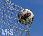 17.07.2026, Fussball 1. Bundesliga 2026/2027,  Torfabrik der offizielle Spielball von adidas für die Saison 26/27. Detailshooting, der Ball landet im Tornetz.  Das DFL Logo ist zu sehen.