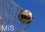 17.07.2026, Fussball 1. Bundesliga 2026/2027,  Torfabrik der offizielle Spielball von adidas für die Saison 26/27. Detailshooting, der Ball landet im Tornetz.  Das DFL Logo ist zu sehen.