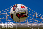 BILDBEARBEITUNG! 17.07.2026, Fussball 1. Bundesliga 2026/2027,  Torfabrik der offizielle Spielball von adidas für die Saison 26/27. Detailshooting, der Ball landet im Tornetz. Das DFL-Logo ist aufgedruckt zu sehen. 