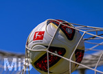 BILDBEARBEITUNG! 17.07.2026, Fussball 1. Bundesliga 2026/2027,  Torfabrik der offizielle Spielball von adidas für die Saison 26/27. Detailshooting, der Ball landet im Tornetz. Das DFL-Logo ist aufgedruckt zu sehen. 