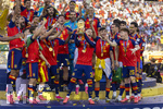 19.07.2026, Fussball Weltmeisterschaft 2026 in den USA, Finale, Spanien - Argentinien, im MetLife Stadium (New York/New Jersey (East Rutherford)), Spanien ist Fussball Weltmeister 2026, Siegerehrung, ALEX GRIMALDO (Spanien) stemmt den Pokal in die Höhe, Lamine Yamal (Spanien), Fermin Lopez (Spanien) Fermin Lopez (Spanien), Nico Williams (Spanien) etc,

