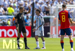 19.07.2026, Fussball Weltmeisterschaft 2026 in den USA, Finale, Spanien - Argentinien, im MetLife Stadium (New York/New Jersey (East Rutherford)), v.li: Schiedsrichter Slavko Vincic (SLO) mit Rodrigo de Paul (ARG). 
 

