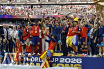 19.07.2026, Fussball Weltmeisterschaft 2026 in den USA, Finale, Spanien - Argentinien, im MetLife Stadium (New York/New Jersey (East Rutherford)), Nach dem 1:0 Sieg, die Siegerehrung für den Weltmeister 2026 Spanien. Lamine Yamal (Spanien), Ferran Torres (Spanien),  Kronprinzessin Leonor und Infantin Sofía,  Spaniens König Felipe VI inmitten der jubelnden Spieler.
 

