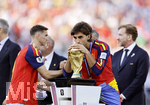 19.07.2026, Fussball Weltmeisterschaft 2026 in den USA, Finale, Spanien - Argentinien, im MetLife Stadium (New York/New Jersey (East Rutherford)), Spanien ist nach 1:0 Sieg Weltmeister 2026, Siegerehrung. Ferran Torres (Spanien) küsst den WM-Pokal.
 

