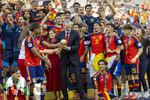 19.07.2026, Fussball Weltmeisterschaft 2026 in den USA, Finale, Spanien - Argentinien, im MetLife Stadium (New York/New Jersey (East Rutherford)), Spanien ist Fussball Weltmeister 2026, Siegerehrung, König von Spanien Felipe VI. darf den Pokal in die Höhe stemmen, hinten seine Frau Königin Letizia von Spanien, Lamine Yamal (Spanien), Fermin Lopez (Spanien) Fermin Lopez (Spanien), Nico Williams (Spanien) etc,

