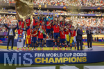 19.07.2026, Fussball Weltmeisterschaft 2026 in den USA, Finale, Spanien - Argentinien, im MetLife Stadium (New York/New Jersey (East Rutherford)), Spanien ist Fussball Weltmeister 2026, Siegerehrung, Rodri (Spanien) stemmt den Pokal in die Höhe, Lamine Yamal (Spanien), Fermin Lopez (Spanien) etc, re: US-Präsident Donald Trump und Gianni Infantino (FIFA-Präsident) gehen erst spät aus dem Bild.  li: Trainer Luis de la Fuente (Spanien) 

