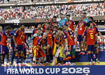 19.07.2026, Fussball Weltmeisterschaft 2026 in den USA, Finale, Spanien - Argentinien, im MetLife Stadium (New York/New Jersey (East Rutherford)), Nach dem 1:0 Sieg, die Siegerehrung für den Weltmeister 2026 Spanien. Dani Olmo (Spanien) stemmt den Pokal in die Höhe.
 

